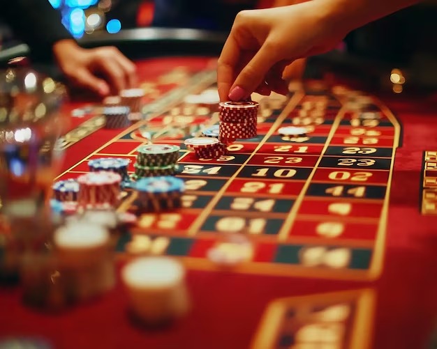 Dream Catcher live wheel interface on mobile phone, showing the spinning wheel and betting panel